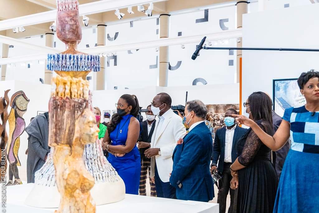 Le Président Talon et ses hôtes visitent Œuvres restituées au Bénin par la France en exposition