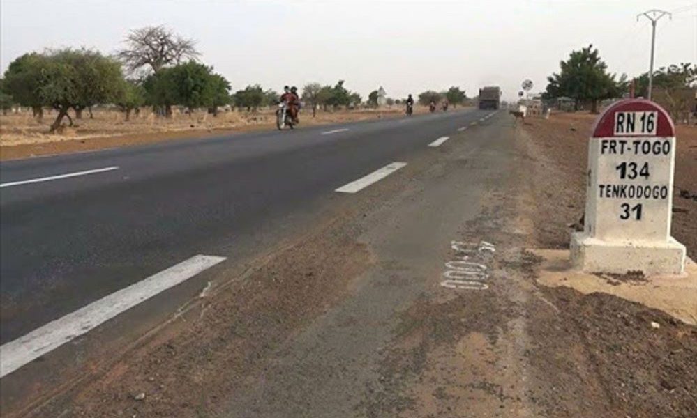 Route en direction d'une des frontières terrestres du Togo