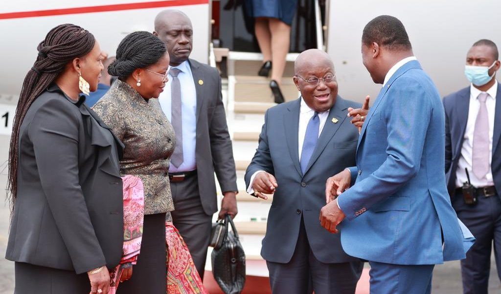 Akufo-Ado duGhana accueilli à Lomé par son homologue du Togo Faure Gnassingbé pour parler de libre circulation et terrorisme