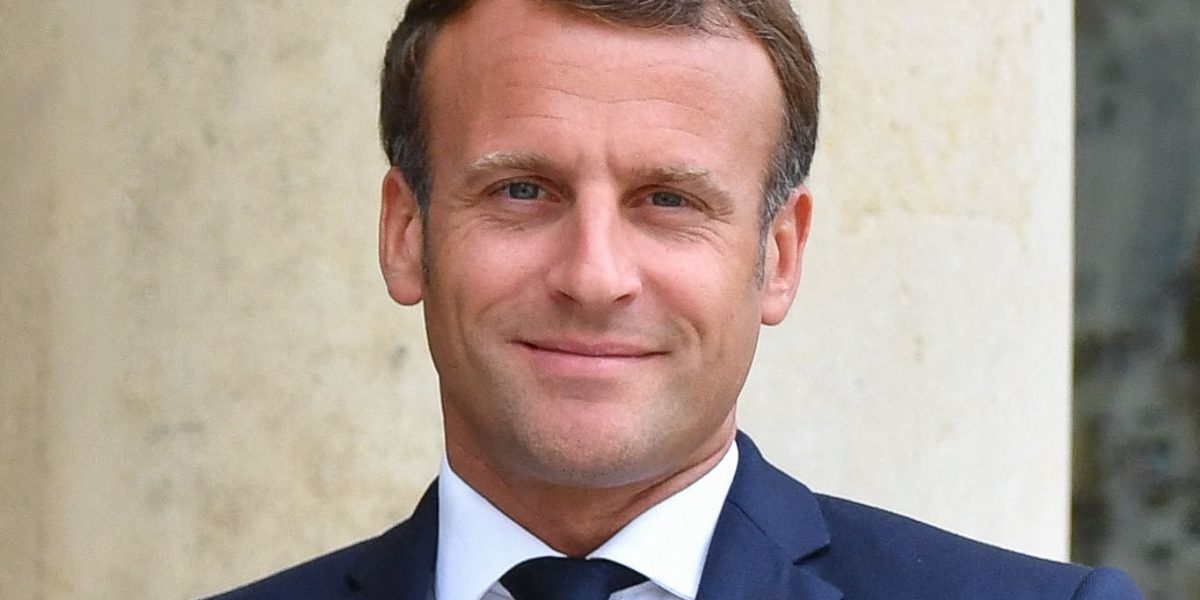 Emmanuel Macron le Président français en route pour le Bénin