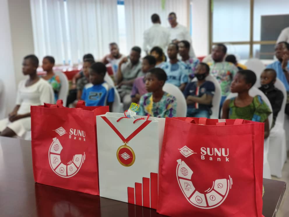 Vue partielle des enfants ayant assisté à la cérémonie de remise de Kit de Sunu group Togo
