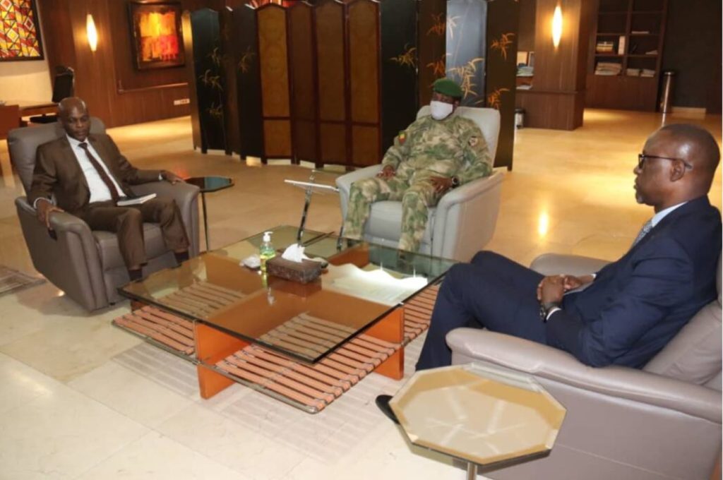 Dussey en visite de travail au Mali après les libération des 46 soldats ivoiriens